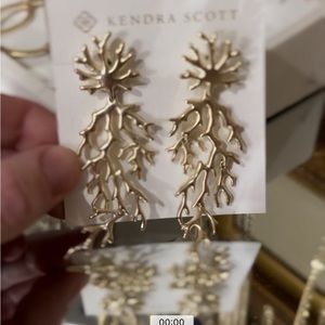 Kendra Scott coral reef earrings! Perfect for summer!